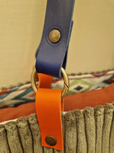 Cargar imagen en el visor de la galería, BOLSO PANA COLOR VERDE CAQUI
