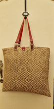 Cargar imagen en el visor de la galería, BOLSO DORADO SERIE ESPECIAL
